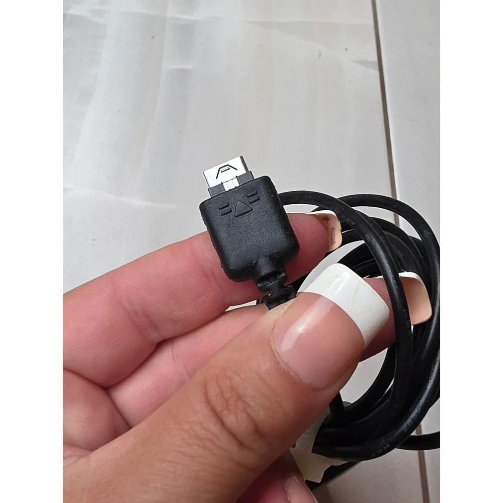 LG Travel Adapter STA-P52WR Wall Charger 5.1V 0.7A Proprietary Connector‎ A5